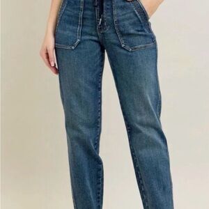 Judy Blue Straight Leg Jeans in Medium Blue Wash